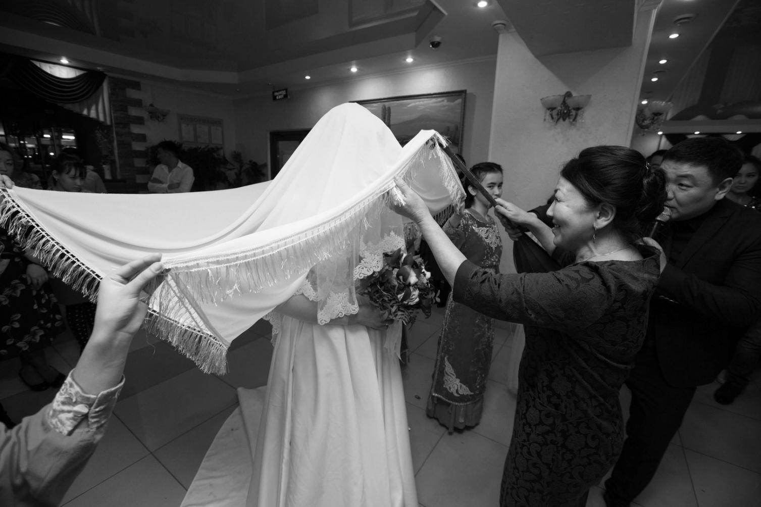 Wedding planning timeline and checklist materials